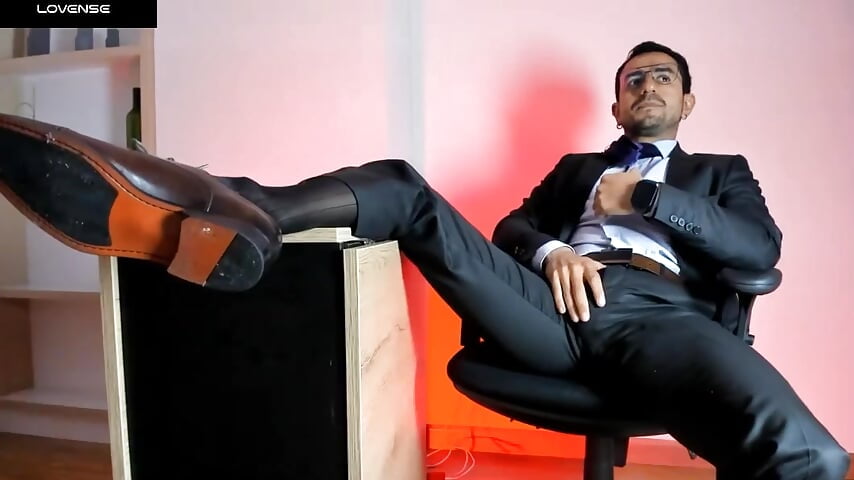 FREE Hot sexy play with suit on - pablo-rincon95 캠 모델의 동영상