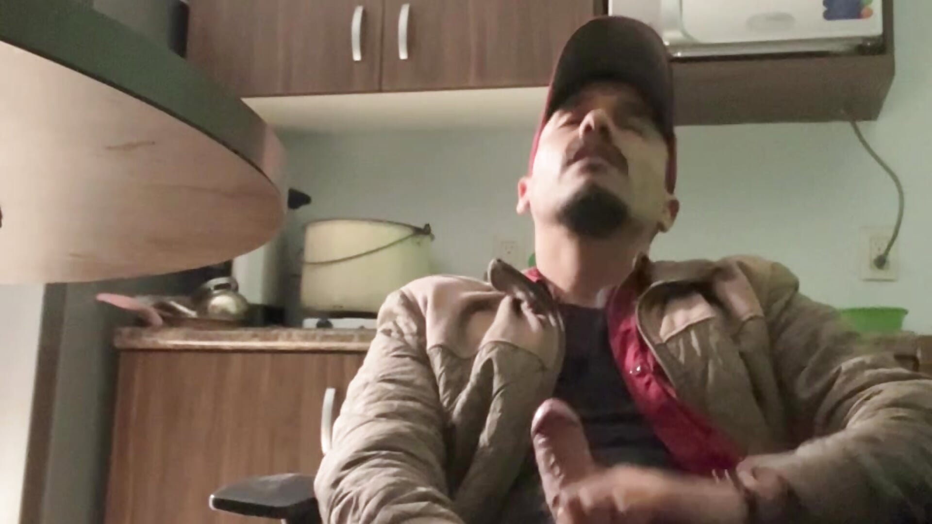 Masturbation at work until I ejaculate - відео від вебкаммоделі Bernymanstrong