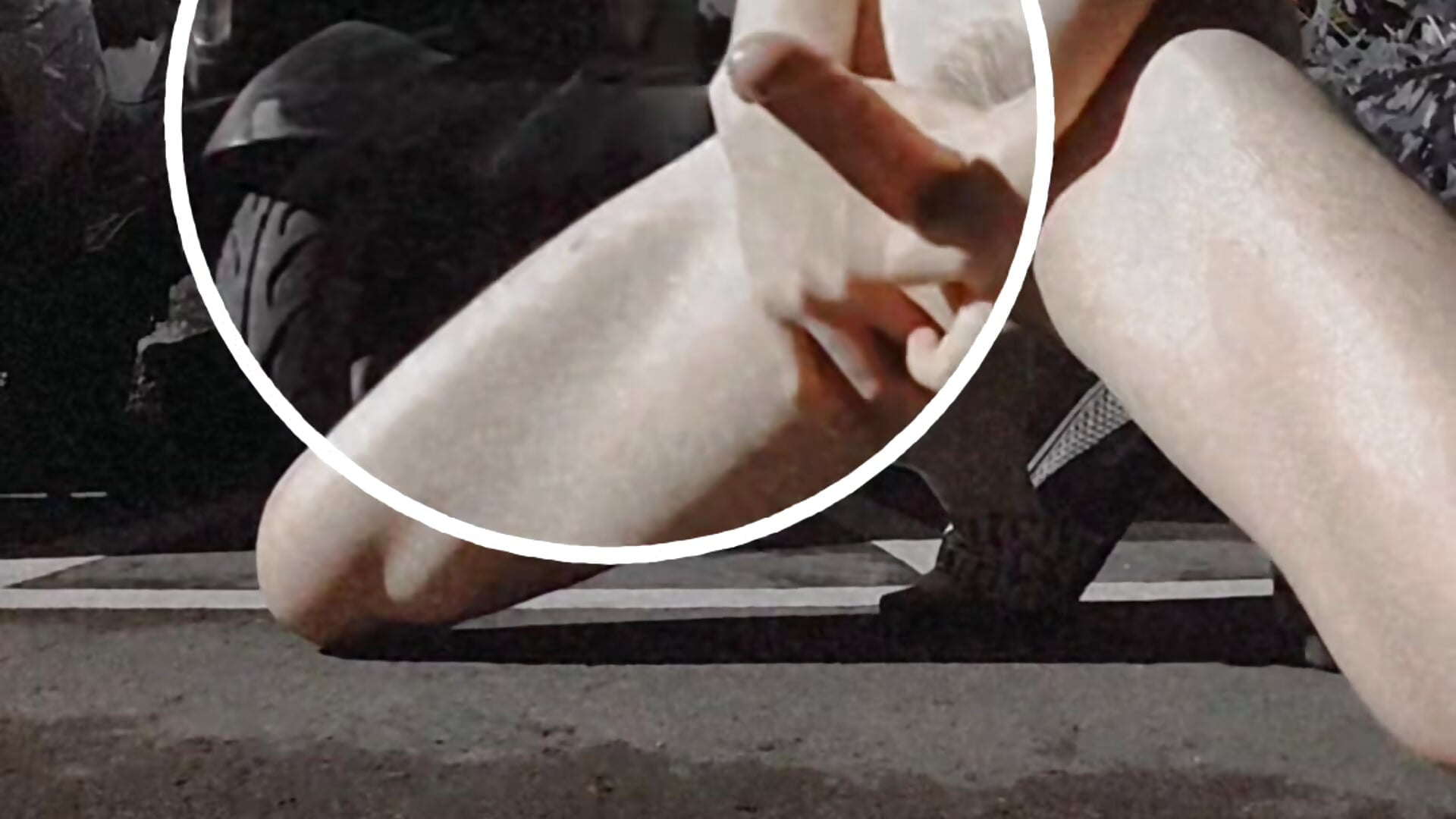 路邊停車格旁全裸尻射💦 - video by Yang_1069 cam model