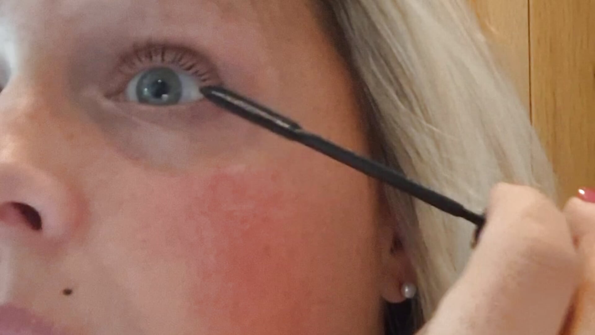 #Voyeur Getting ready to go out after a shower. - video di British_Bella modella di cam