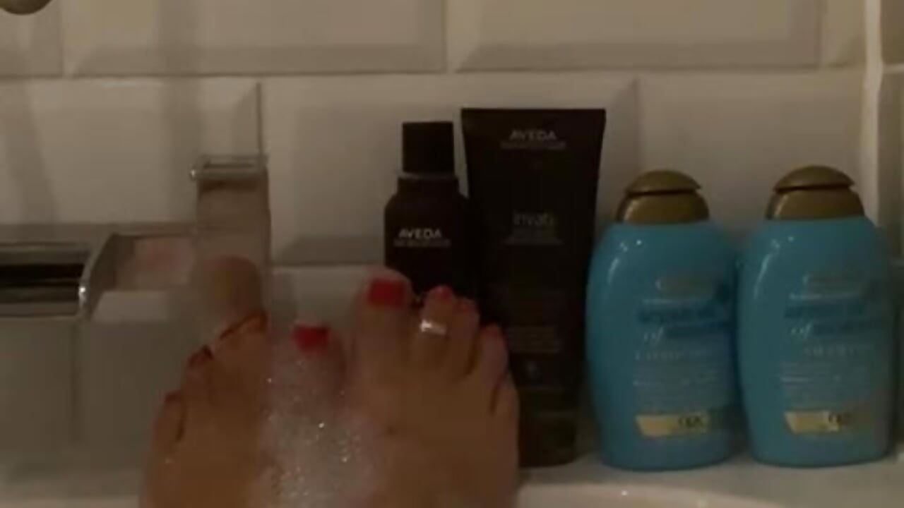 Tootsies, Toes and a bubble bath. - video by British_Bella cam model
