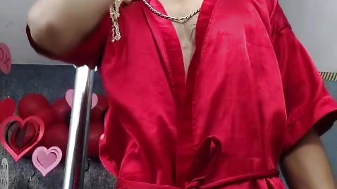 Midnight kisses taste better… especially on Valentine’s Day 💋🌙 - video oleh model kamera Erick_Zhimerman