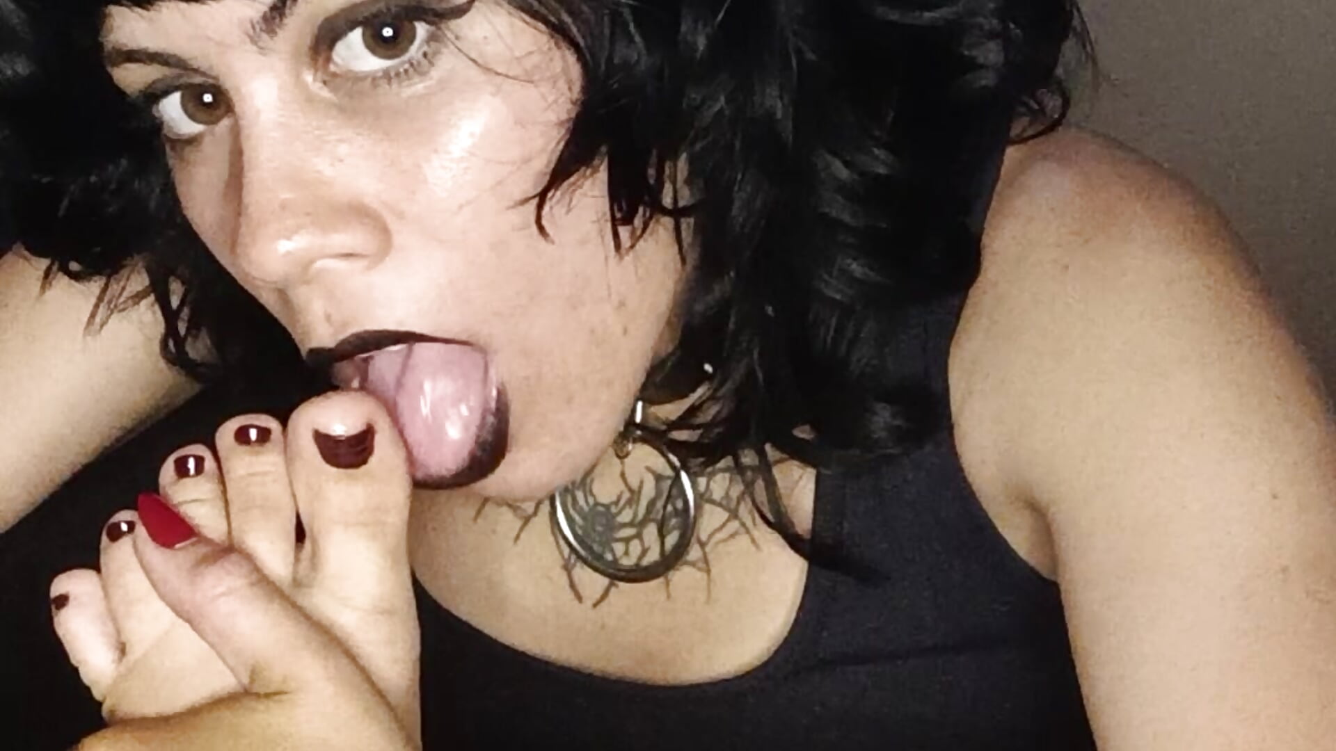 Lambendo os pés e humilhando você – видео вебкам-модели Liv_Alt