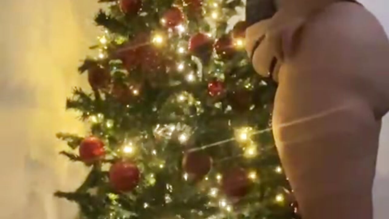 Happy 🎄 - video by Fransheska-mon cam model