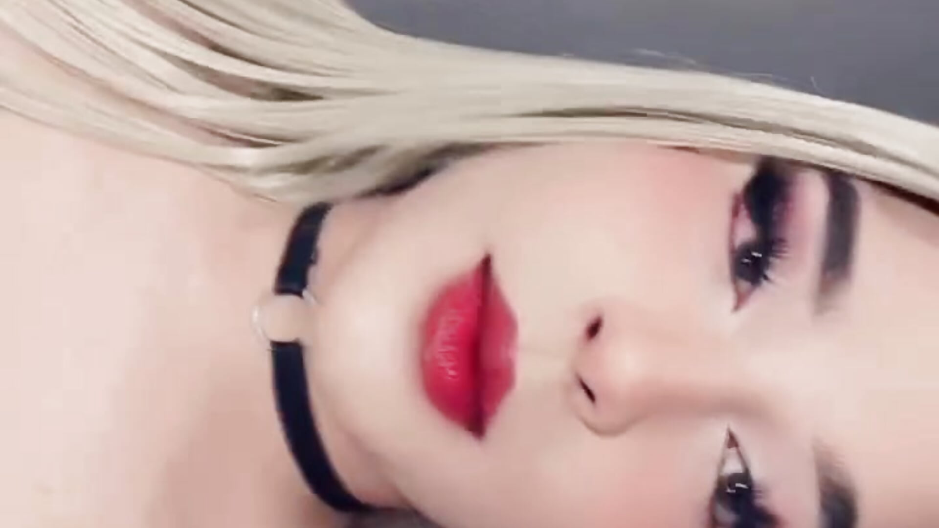 horny - video by Elody_Preysler69 cam model