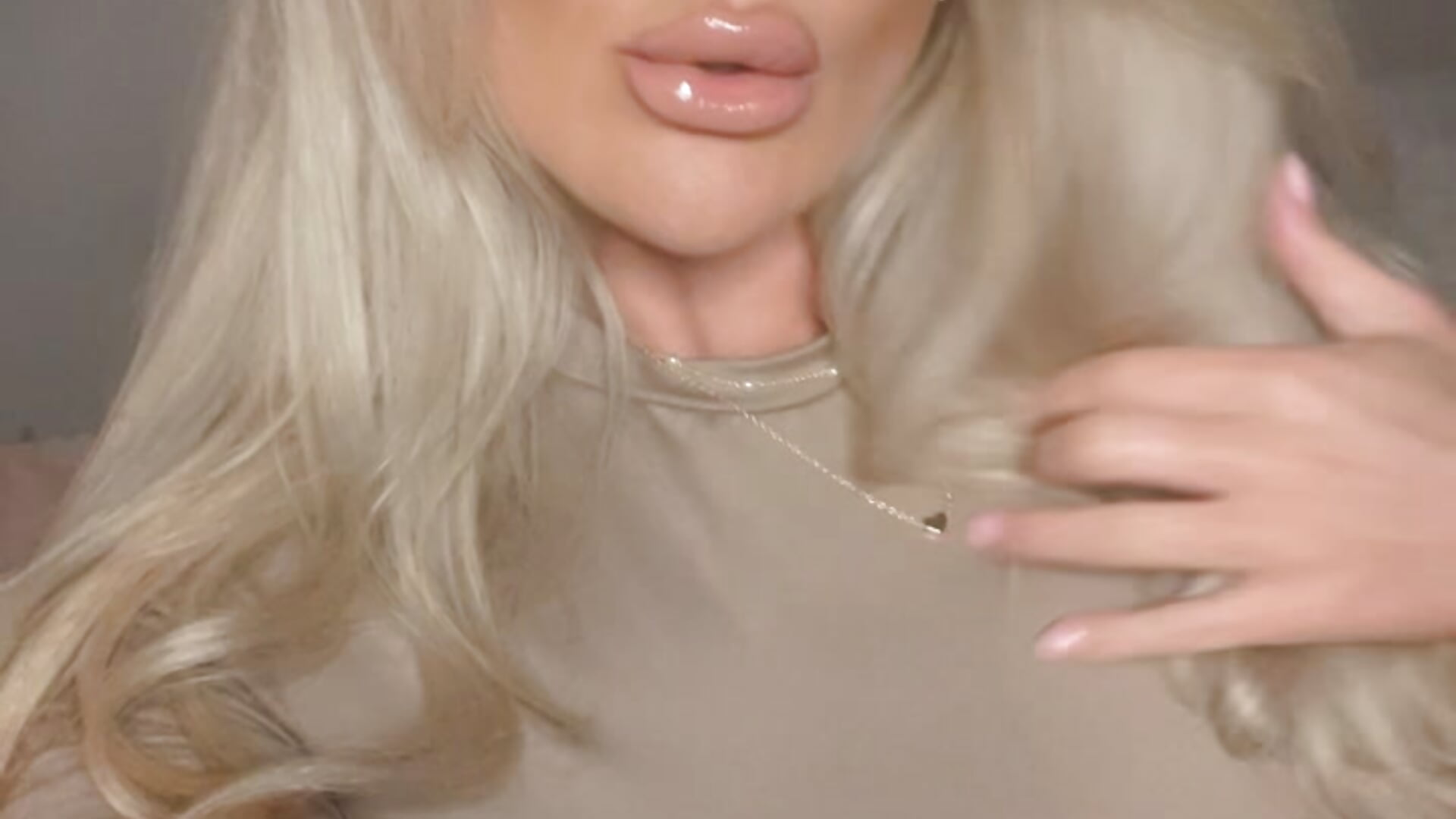 464120F8-5E92-4BFC-B0BC-5AFB80F753F9 - video by TheCumSlutBarbie cam model