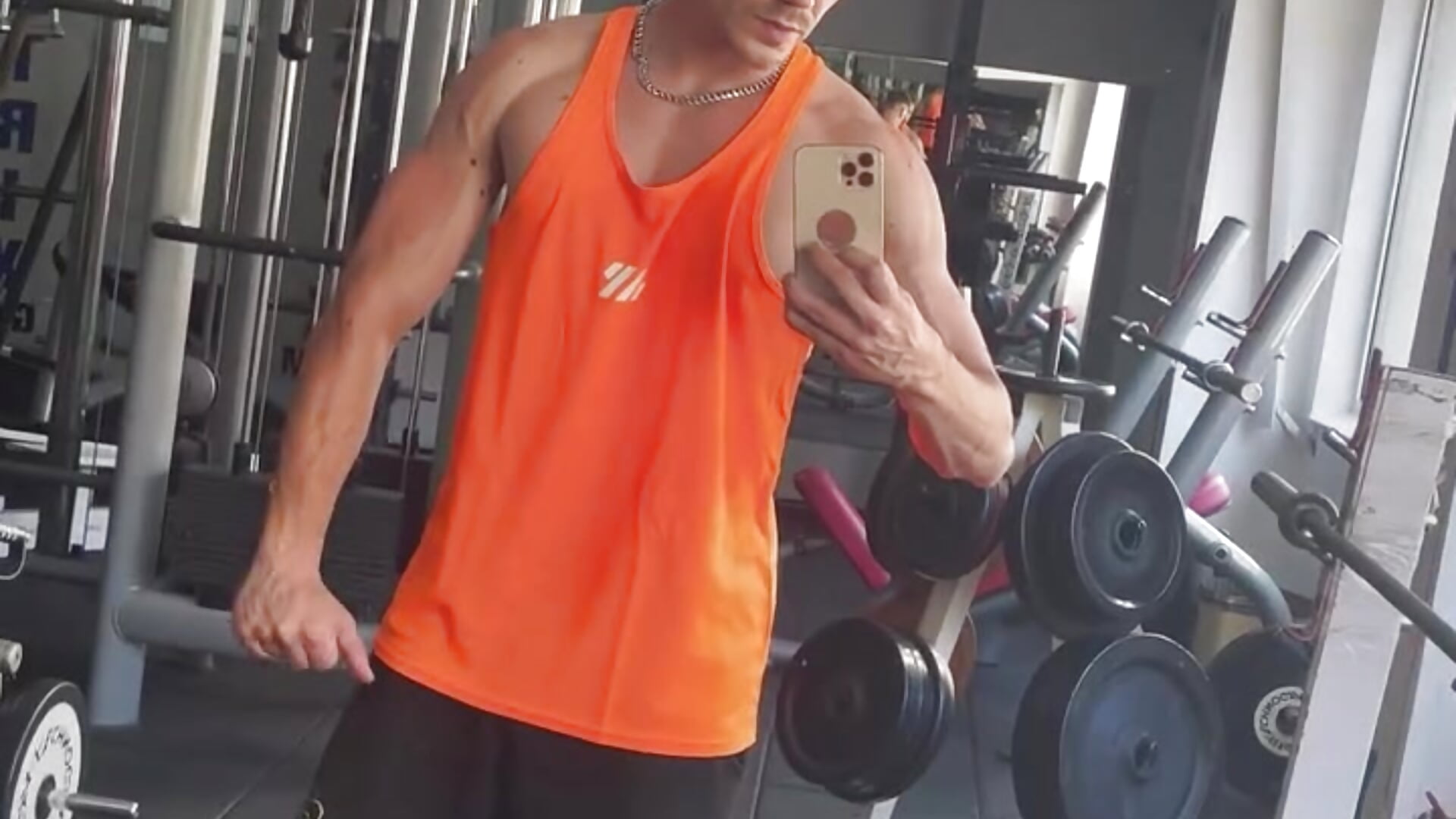 trim,B0160D92-9159-466F-8A0D-2405B3ACBBF9 – video od webkamerové modelky MateoBenjaminX