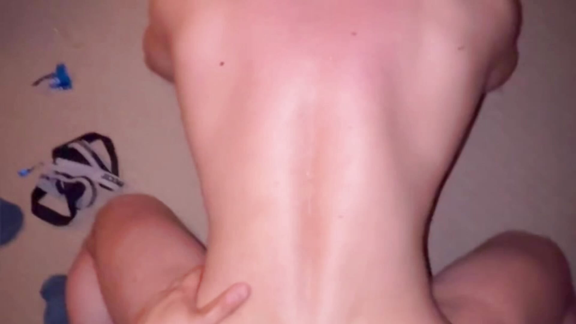 My friend brought two of his buddies… and at some point I was already under all three of them 😈🔥－カメラキャストのJustin_Hardyの動画