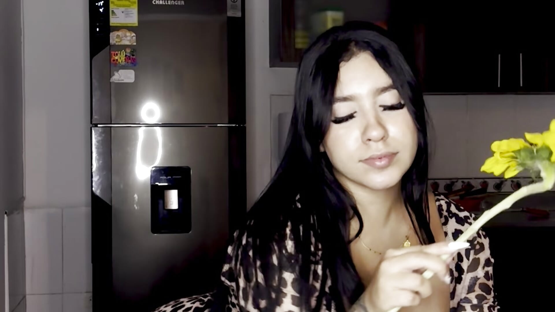 FLOWERS FOR YOU - video od LeagueOfLovers