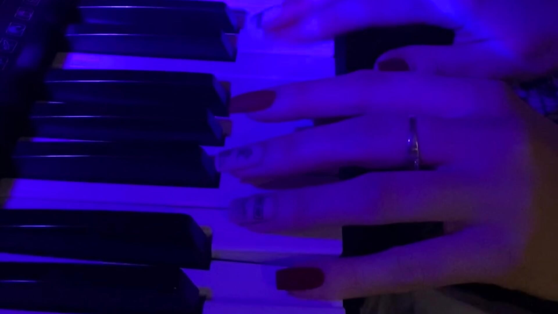 🎹 - video by KarolinaBlacks cam model