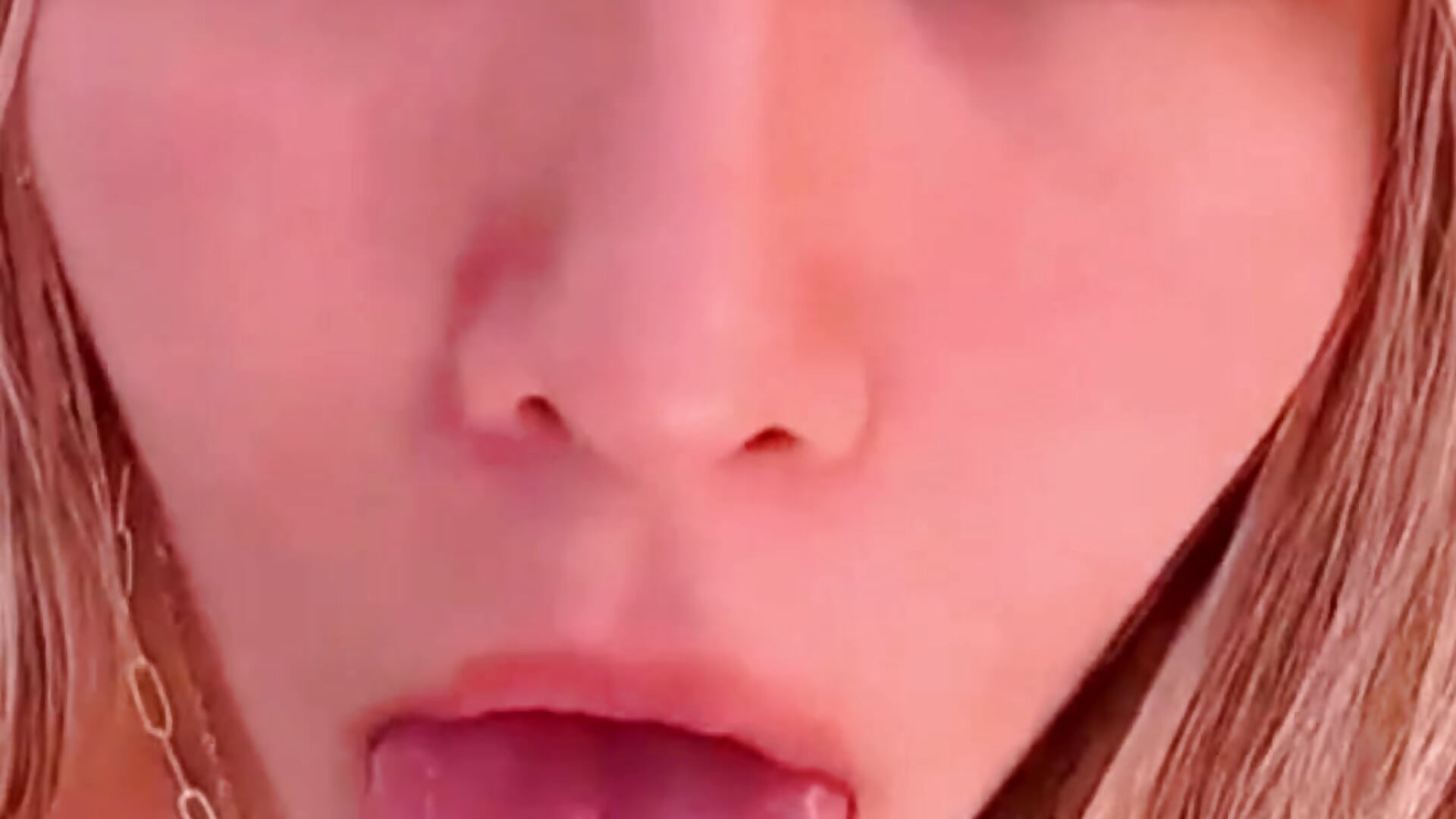 Choke me with your hot cum, baby.... and let it flow all over my body 💦💦 - відео від вебкаммоделі SashaDurante