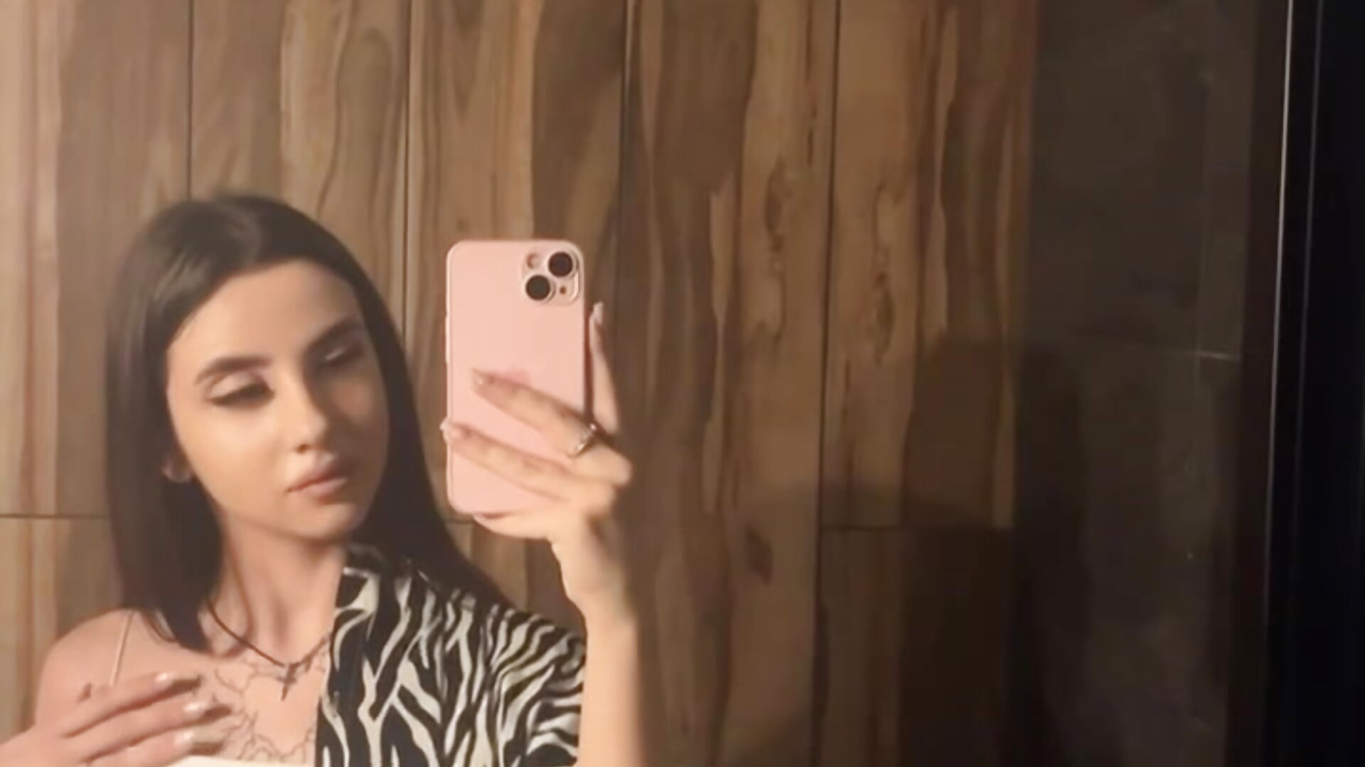 how's the outfit? - video by MaureenBlock cam model