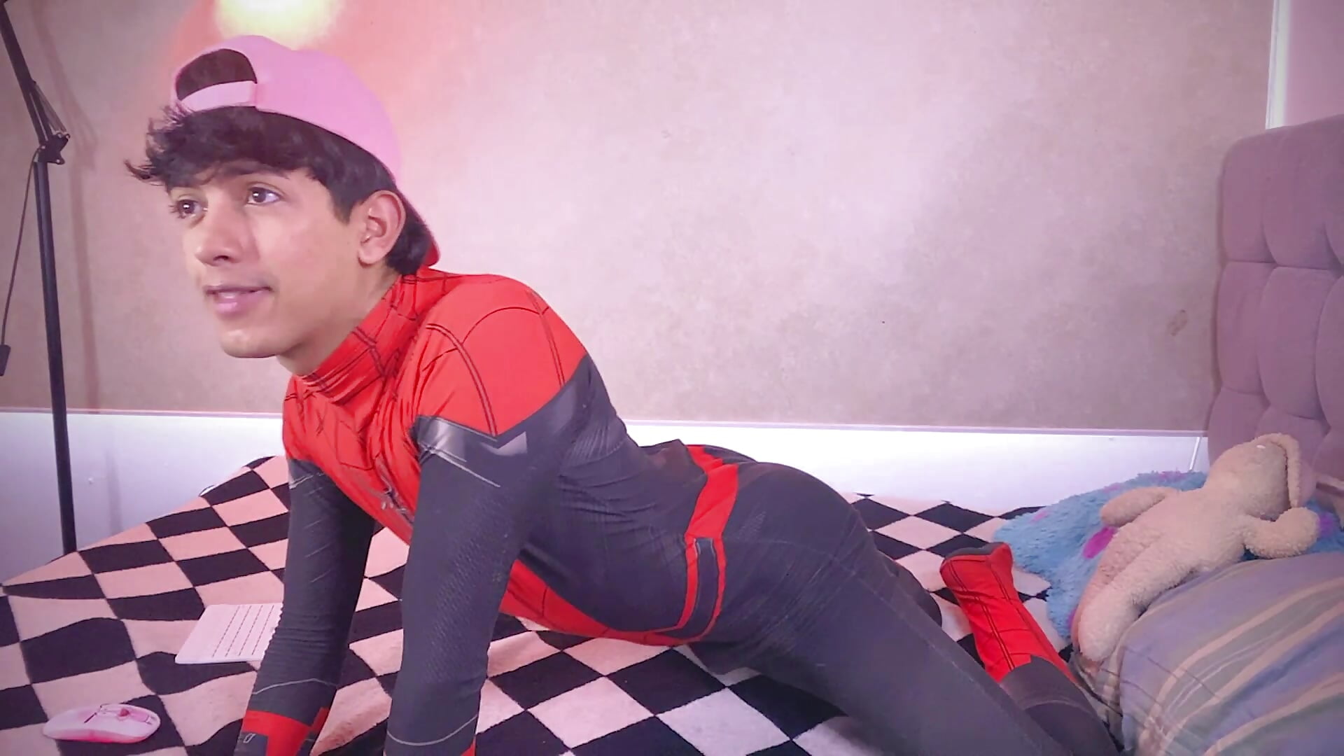 Wanna play with Spiderboy - video oleh teobrowny kamera model