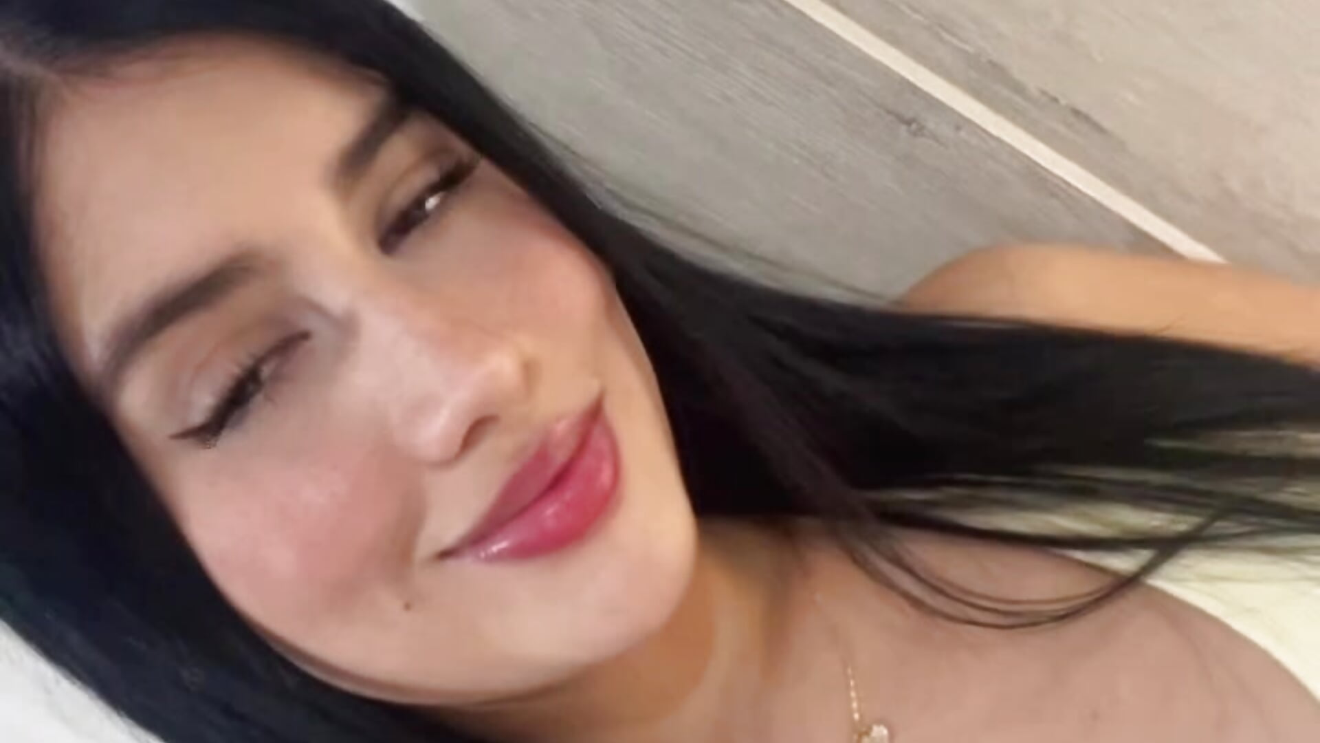 62f522b041e240599bae0d7a55280027 – video od webkamerové modelky Amiirra_