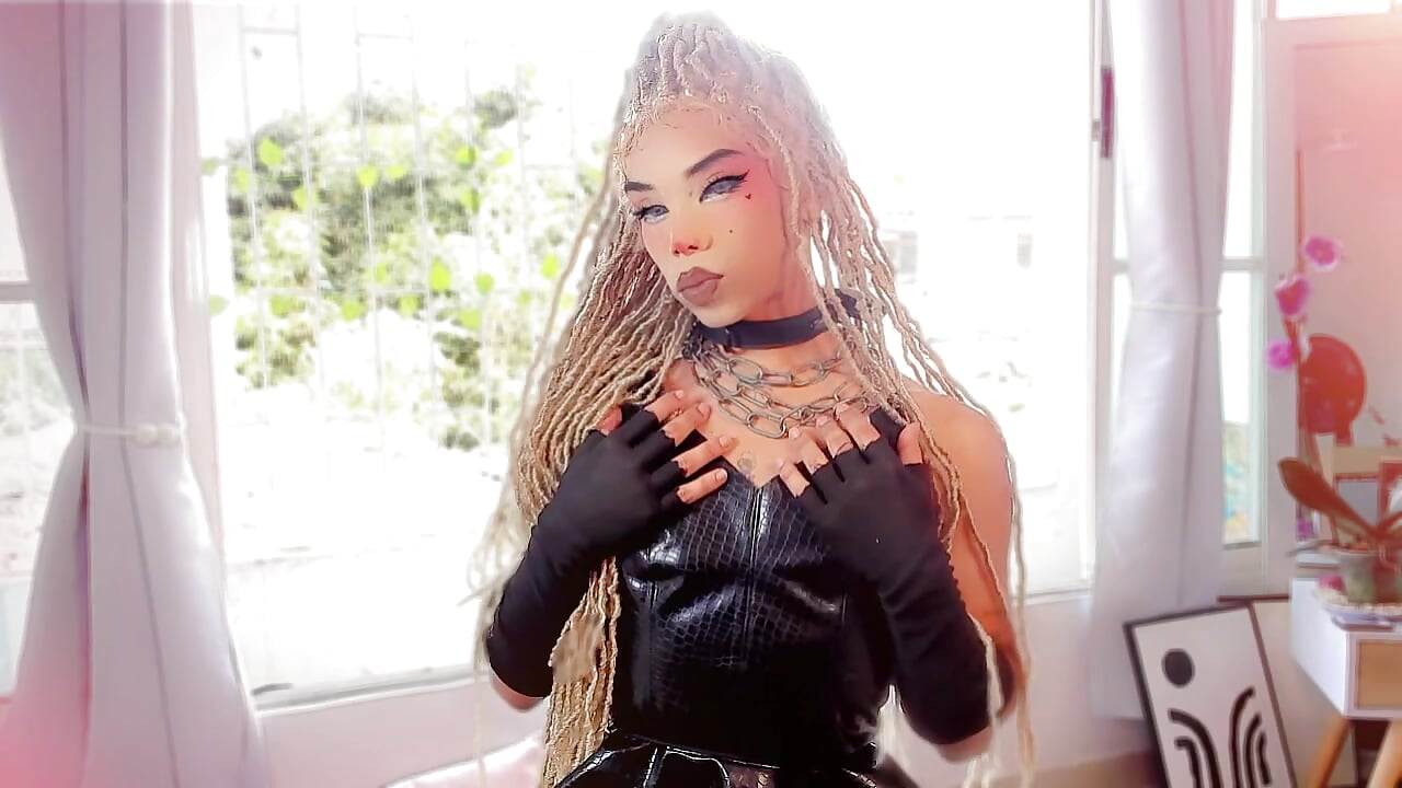 Teasing Dressed leather 🔥 – video od webkamerové modelky DanniLee_