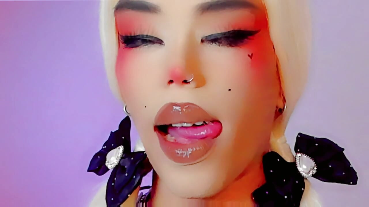 KISSES WHIT WET TOUNGUE 💦👅 – video od webkamerové modelky DanniLee_