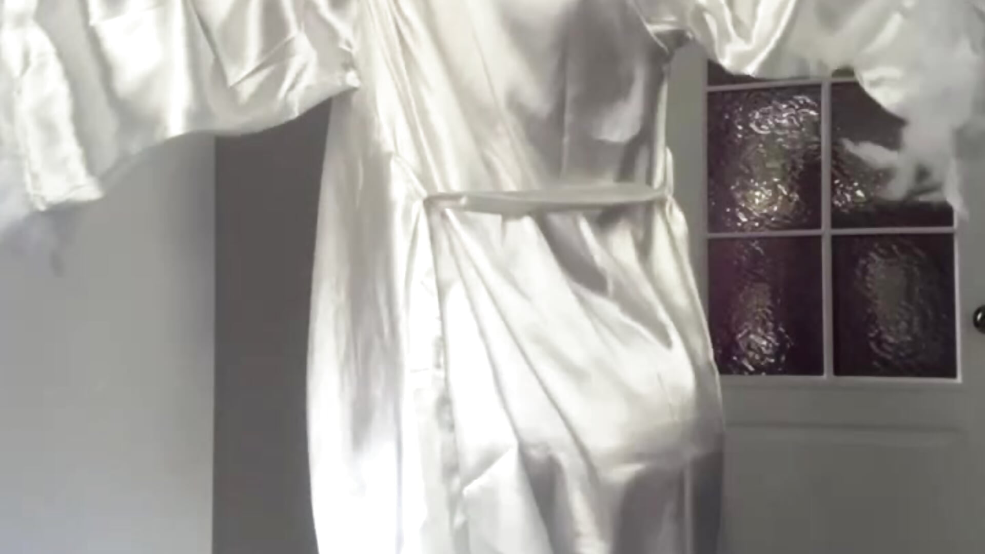 A Touch of White 🤍 - Vídeo de MoonriseGoddess, modelo de vídeos