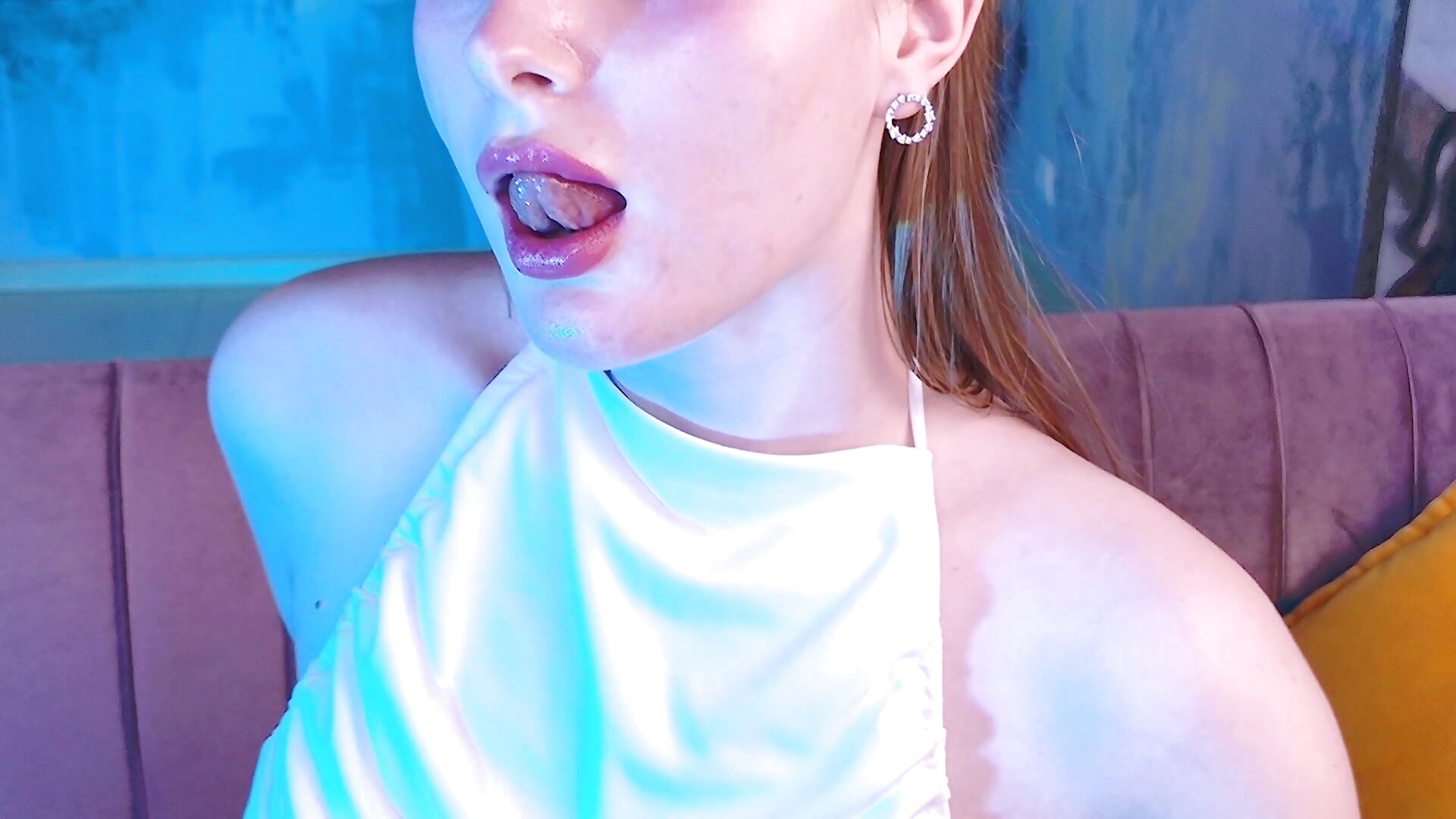 Playing with the tongue🫦
