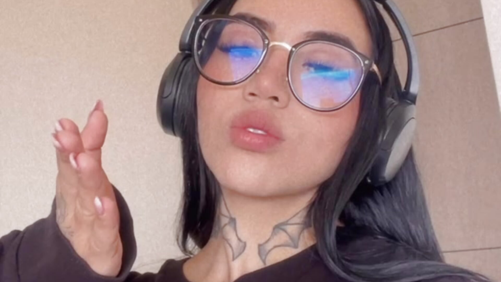 Kisses for you💖– Nickiiiii kameramodell videója