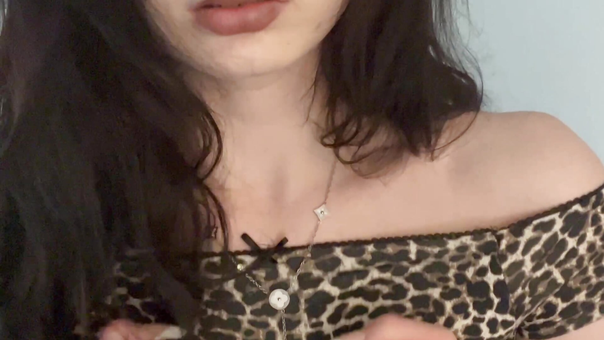play with boobs 🍒🍒