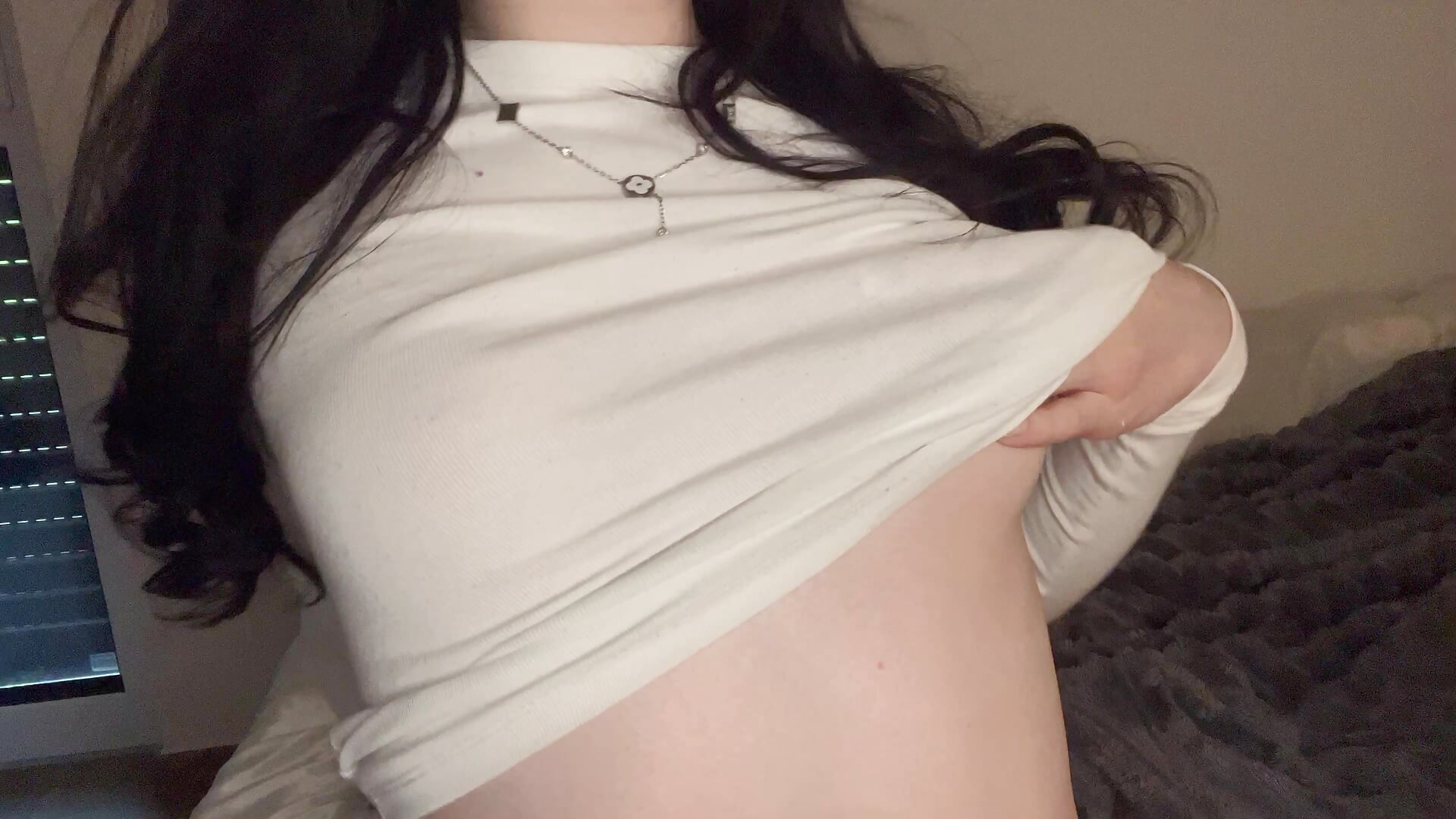 oil my boobs and slap them with a dildo🍒🤤