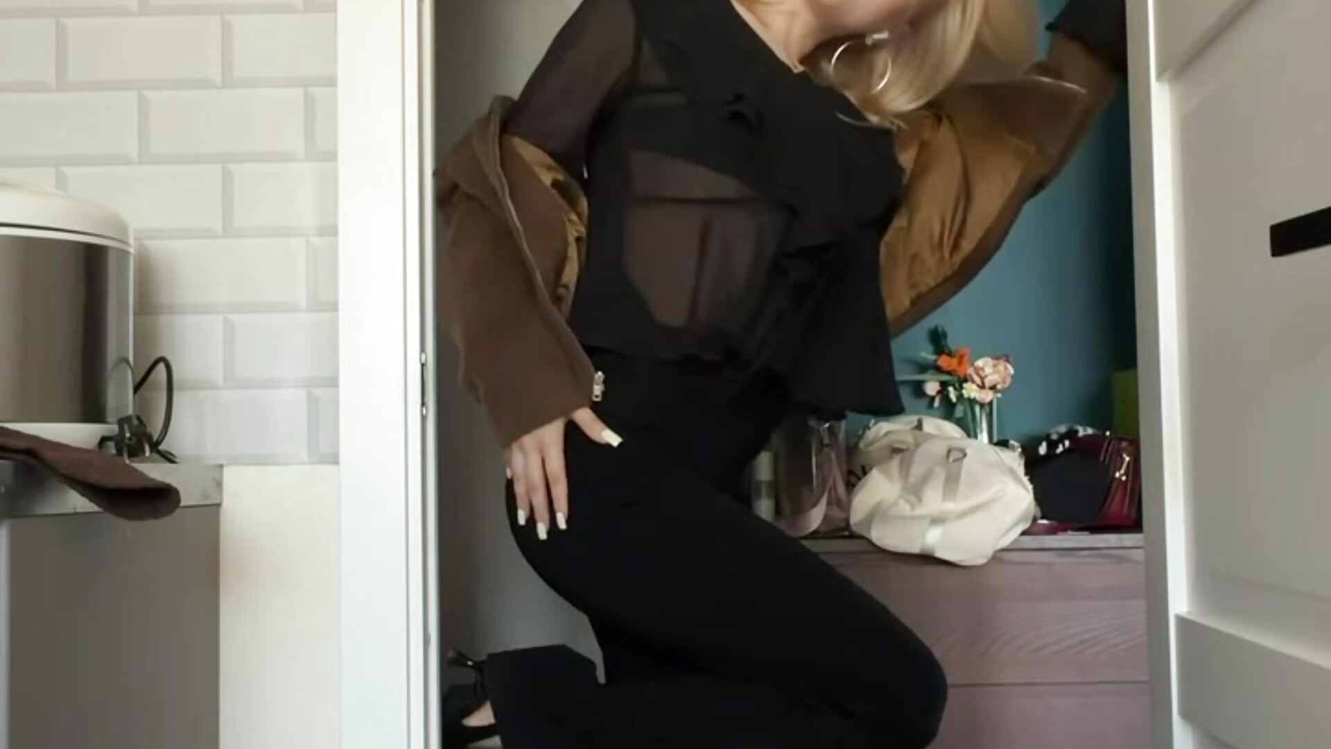 you sure ? - vidéo du modèle de showcams Maya_Rave