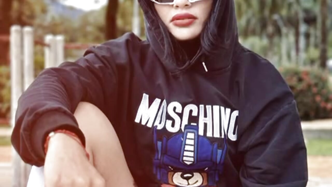 lovely - video by la_mazona cam model