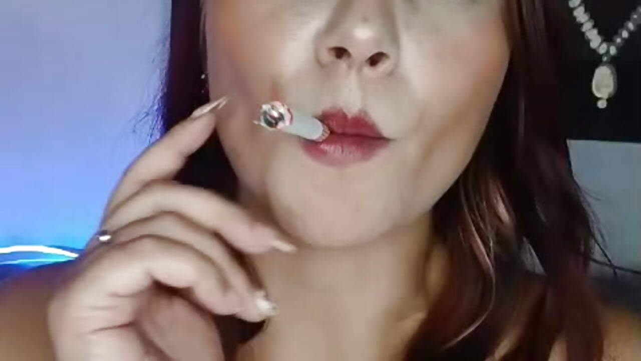 Love cigarrette - video by Hanna_Clark_ cam model
