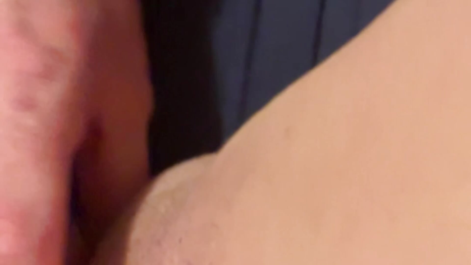 He eats my wet hiry pussy and fingers it see the juices💦🍆 - video oleh Scarlet1128 kamera model