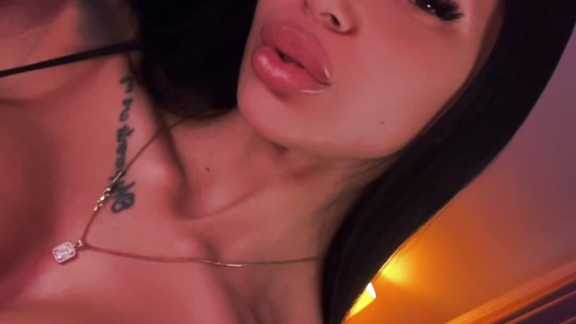 Kiss me😍 - Angela_Myst主播的视频