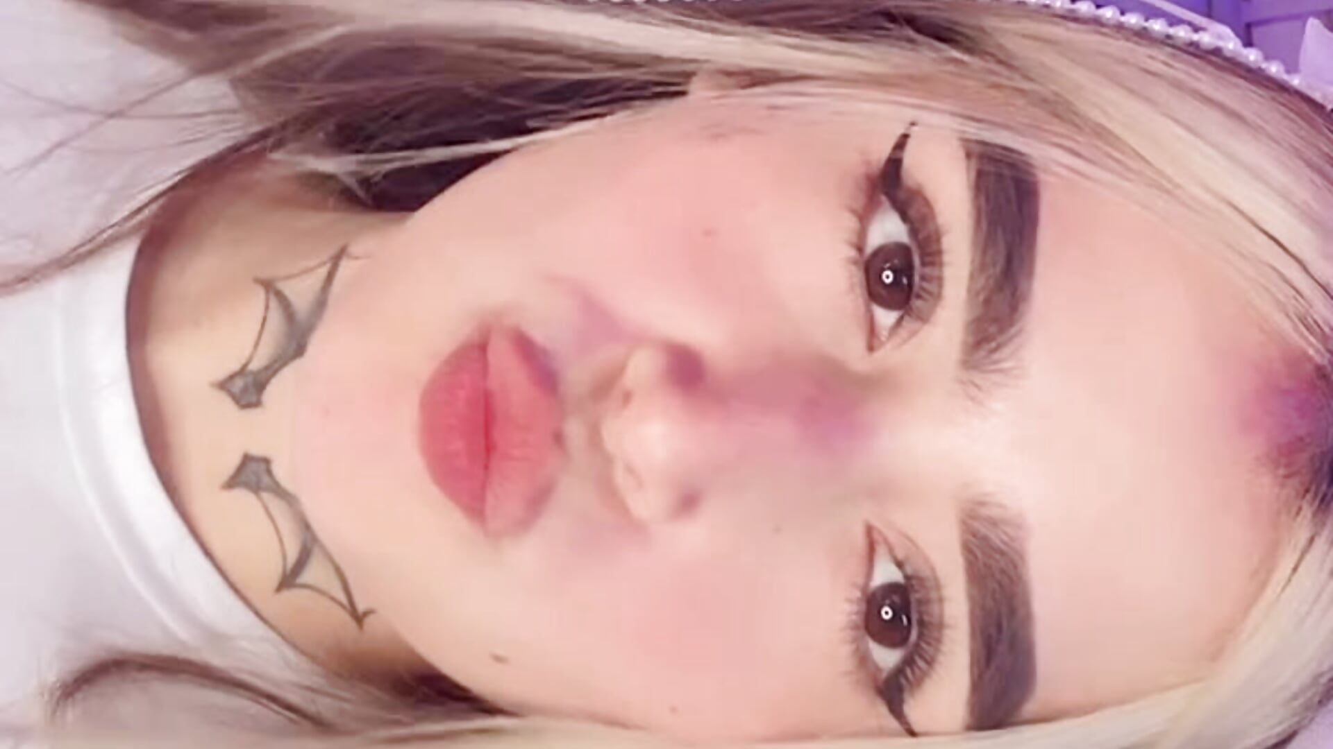 My God, I'm beautiful 🌸✨ – видео вебкам-модели elodie_walker