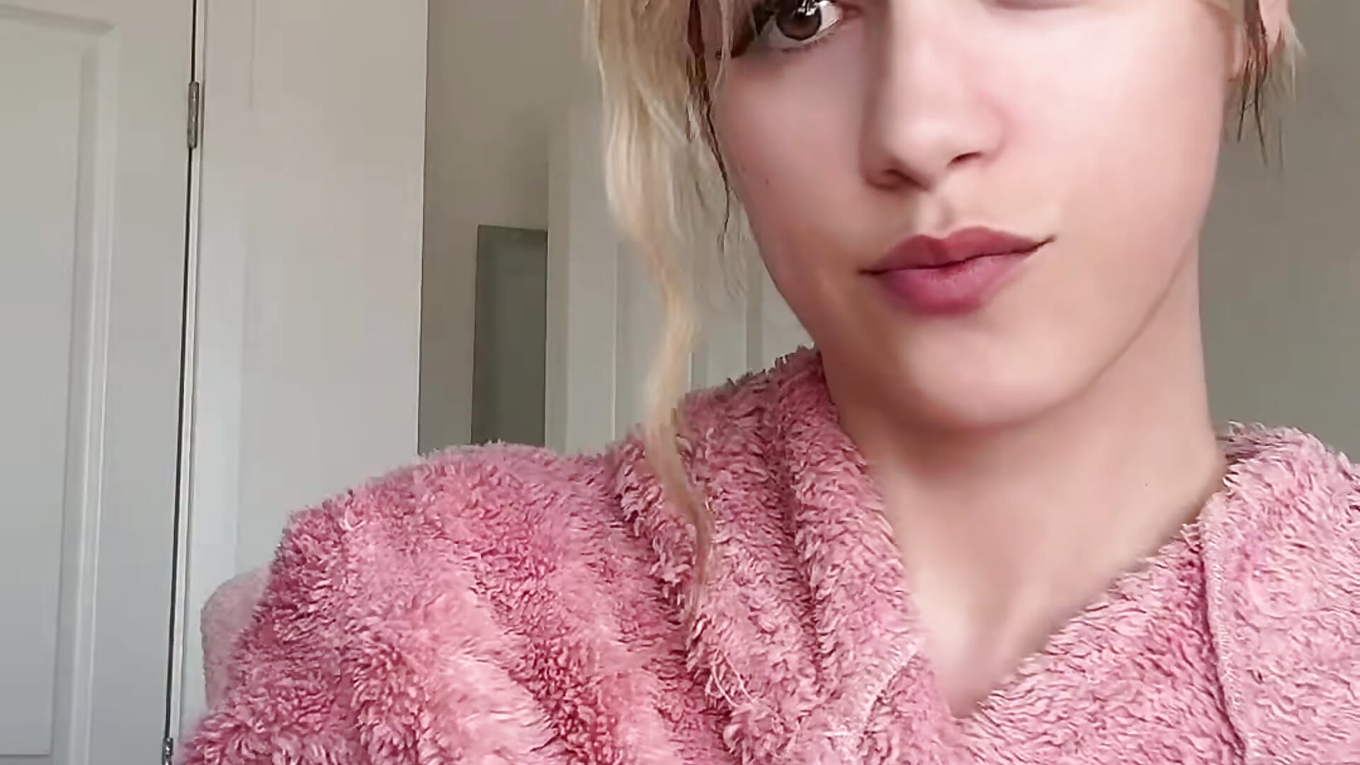 🩷💜🩵 - video của người mẫu cam LustfulLuna_
