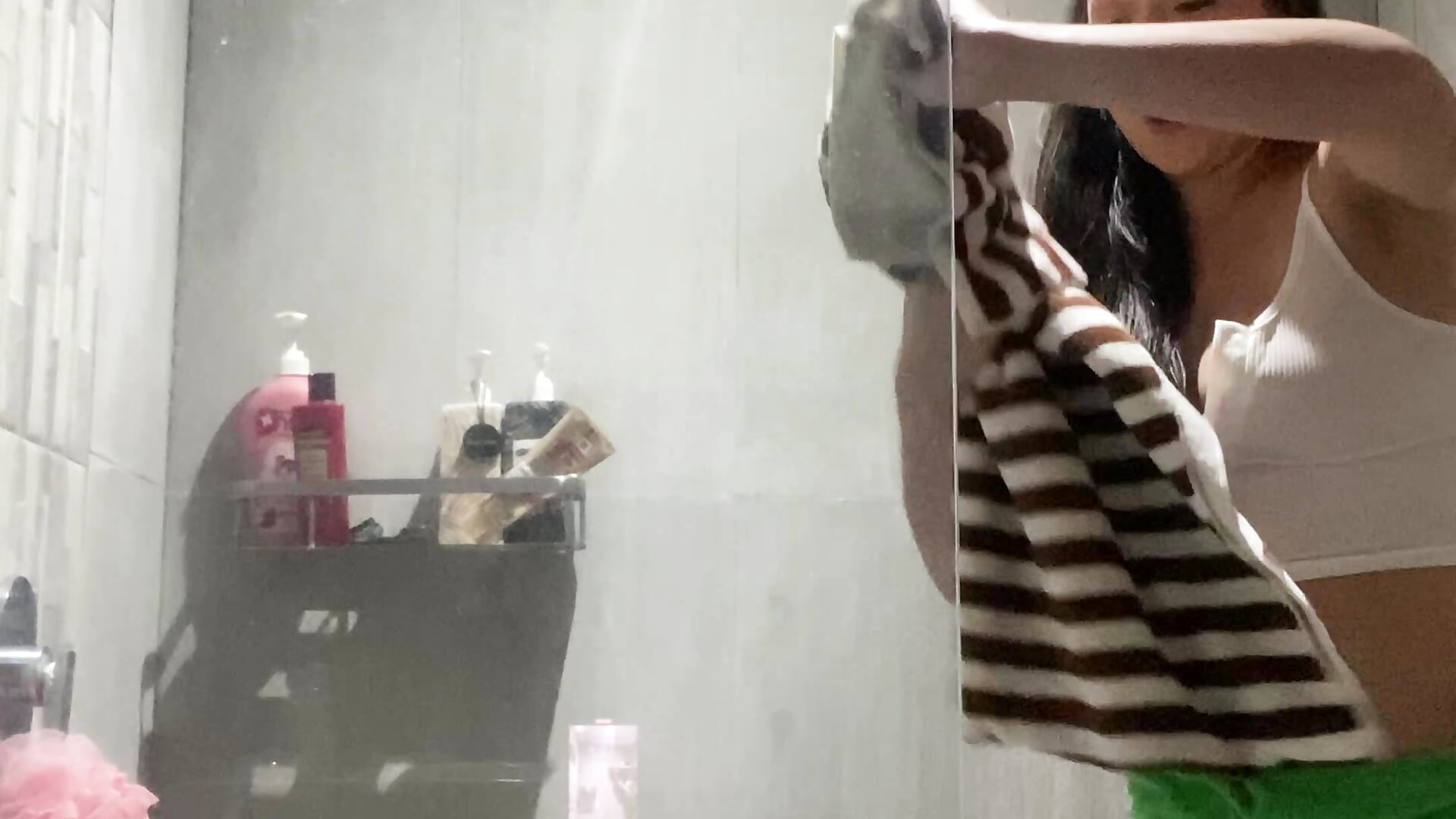 Ring my towel out with me 😅💦💦 - vídeo de mayakitsune69 modelo de câmara