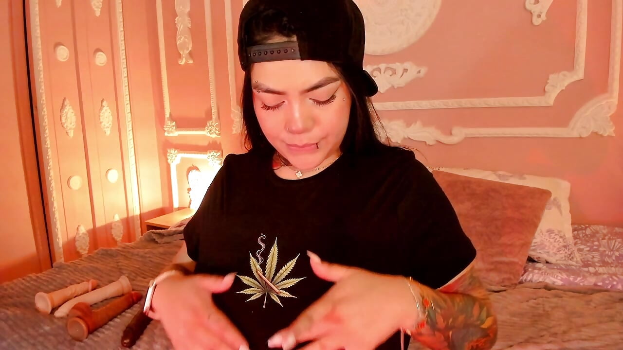 Bouncing bouncig! 🍒 - video by TessaRose cam model