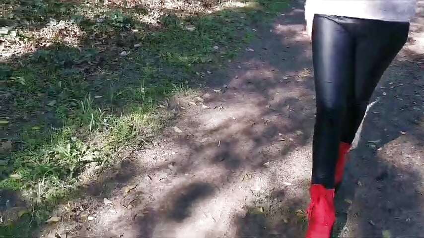 Spaziergang mit meinem Roten Heels - chillimonia 캠 모델의 동영상