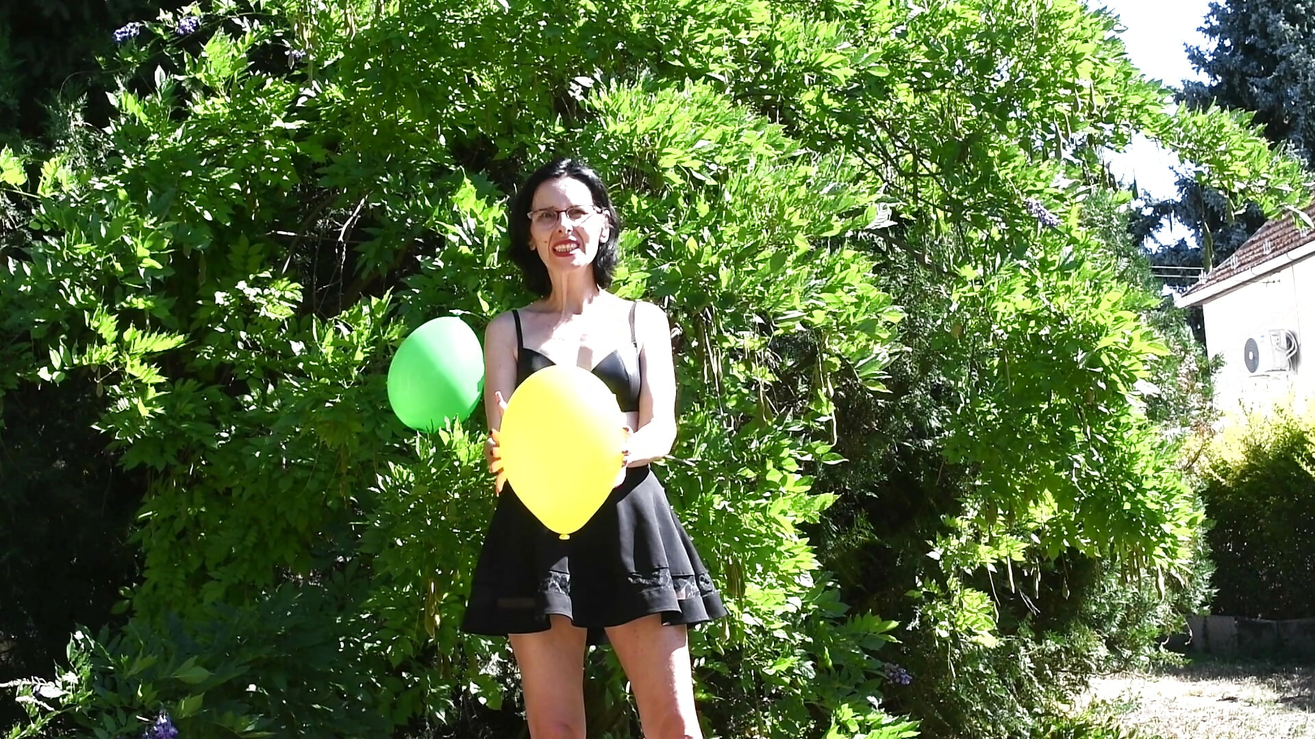 outdoor Ballonspiel in High Heels