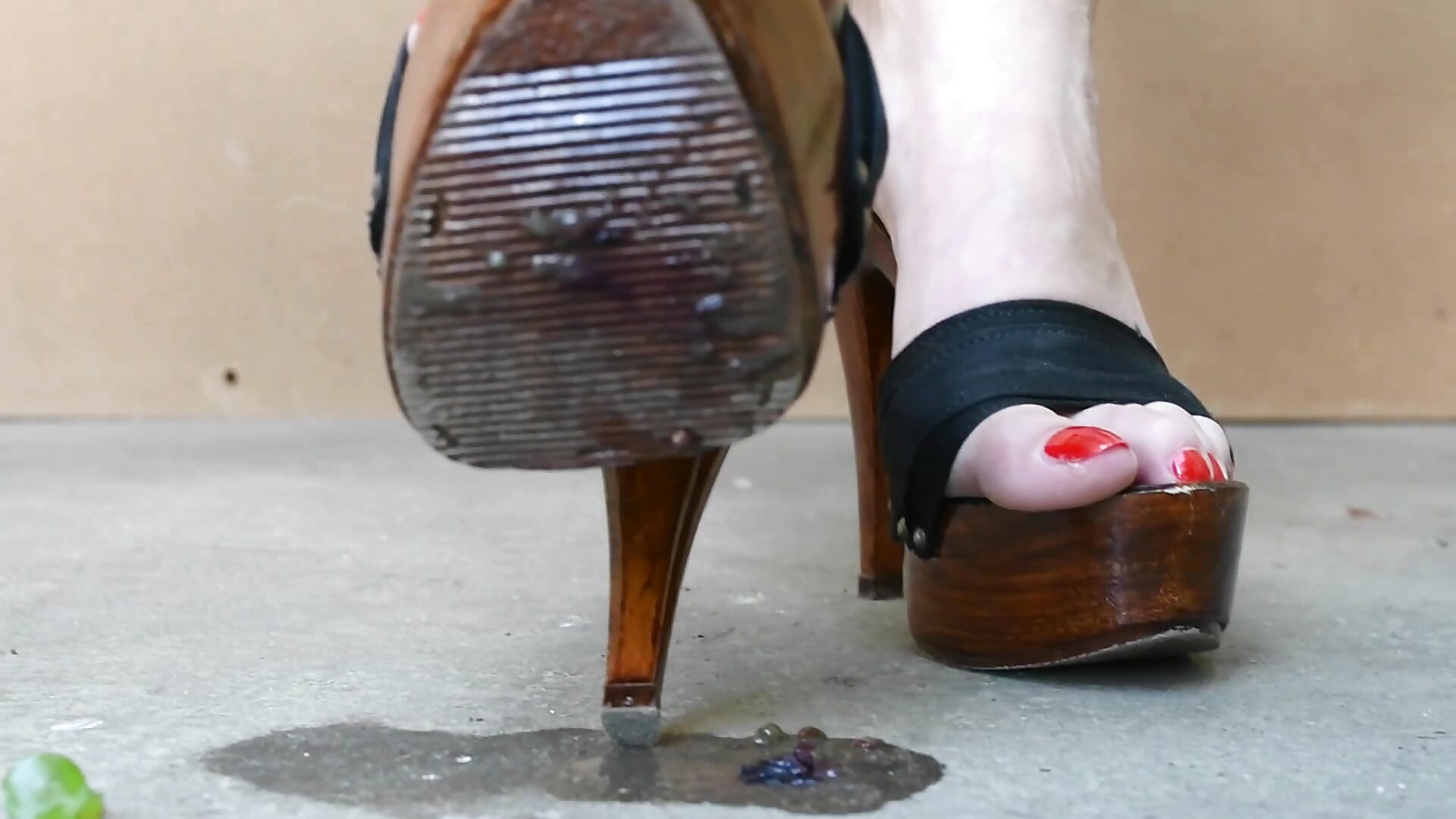 Trauben-Crush mit meinen Heels, Giantess - chillimonia 캠 모델의 동영상