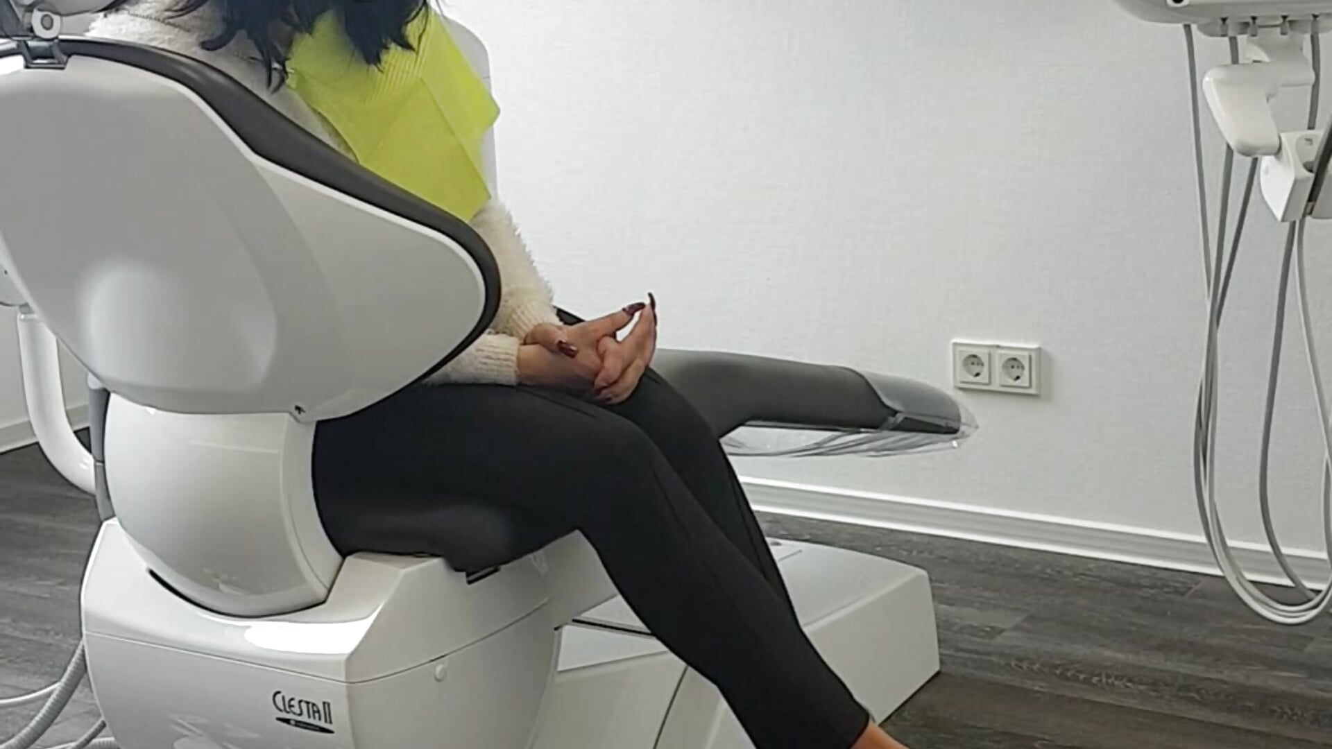 Video Clip Beim Zahnarzt mit meinen Roten Heels – video od webkamerové modelky chillimonia
