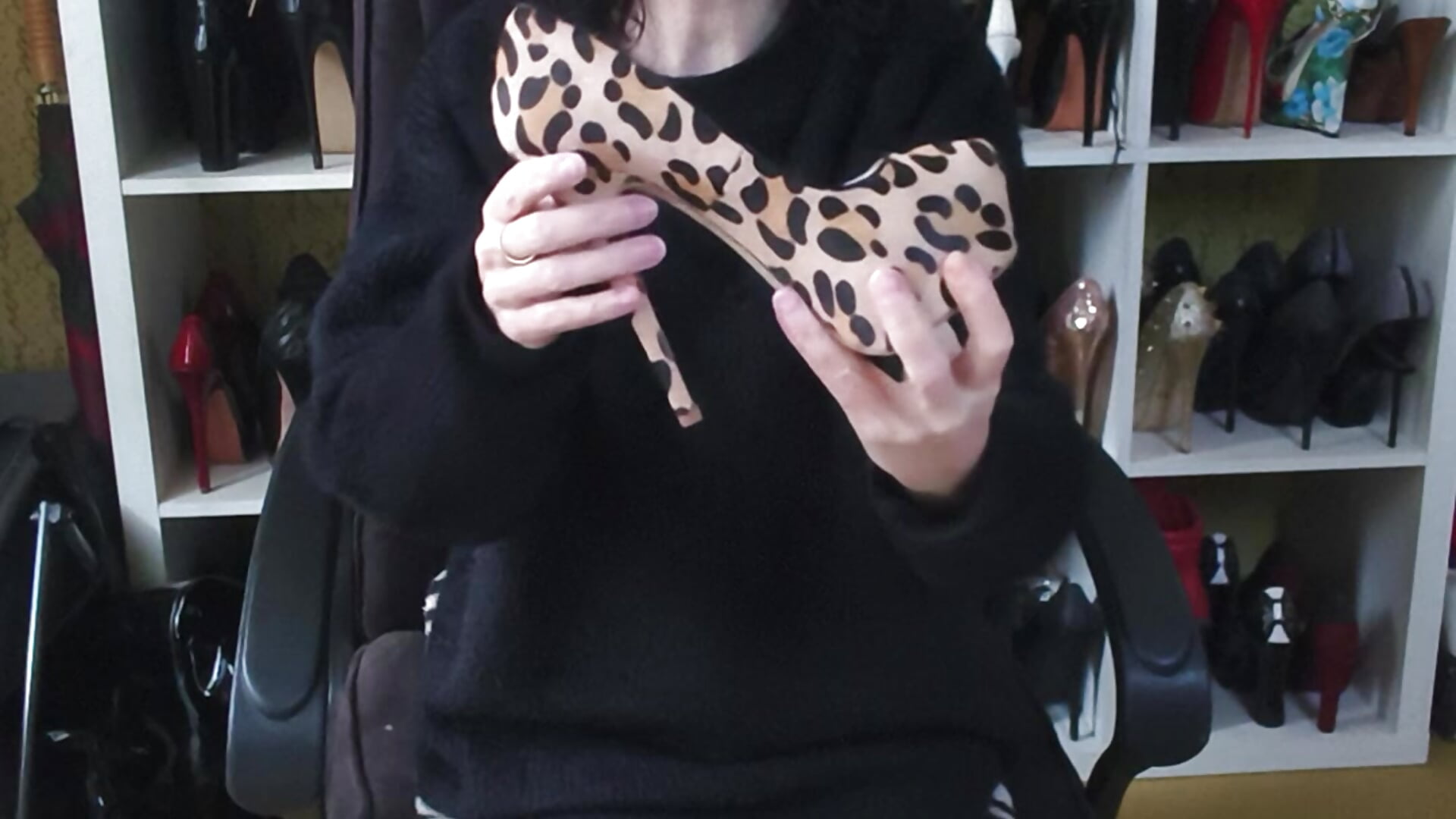 Heute sind meine neuen Heels gekommen - วิดีโอโดย chillimonia โมเดลแคม