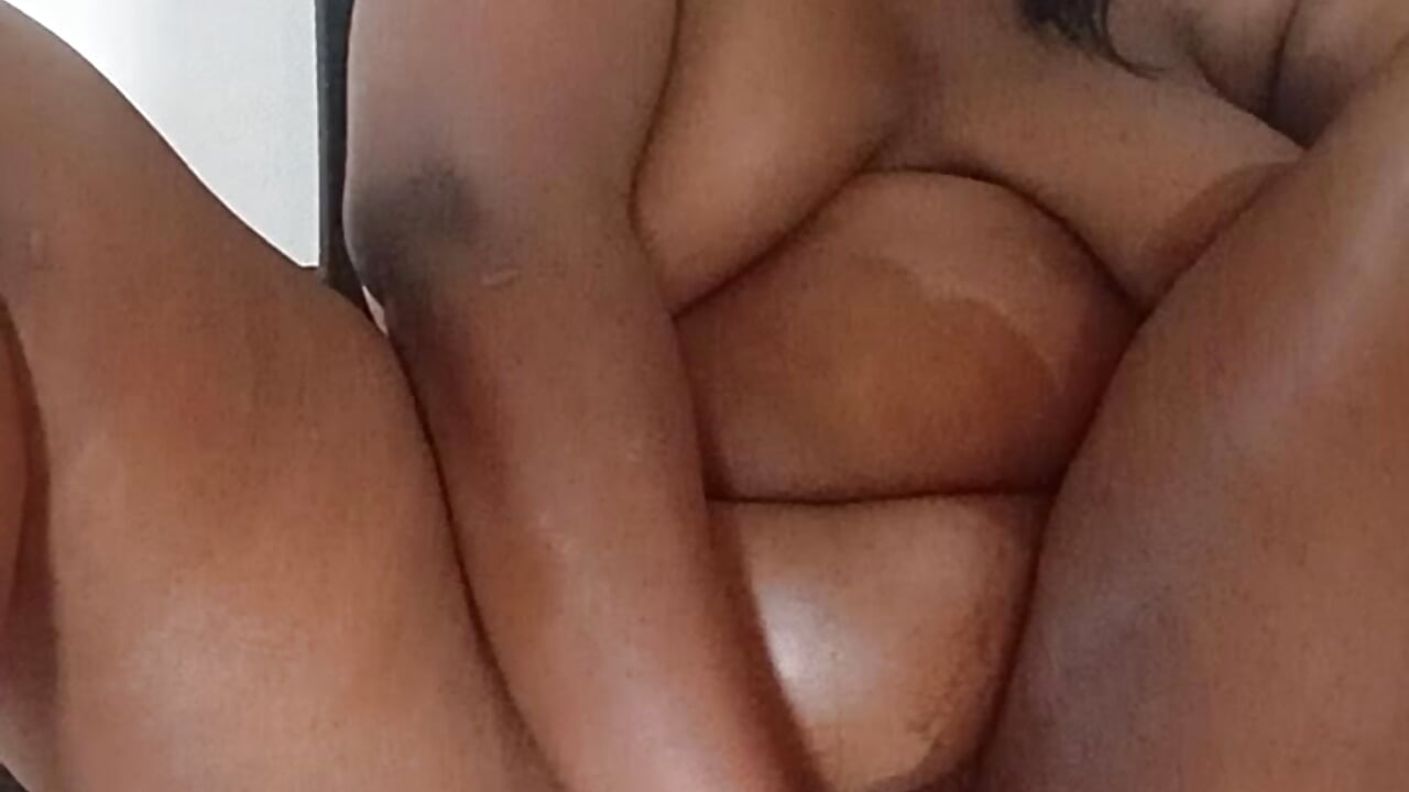 1000022110 - video by EbonyBabe020 cam model