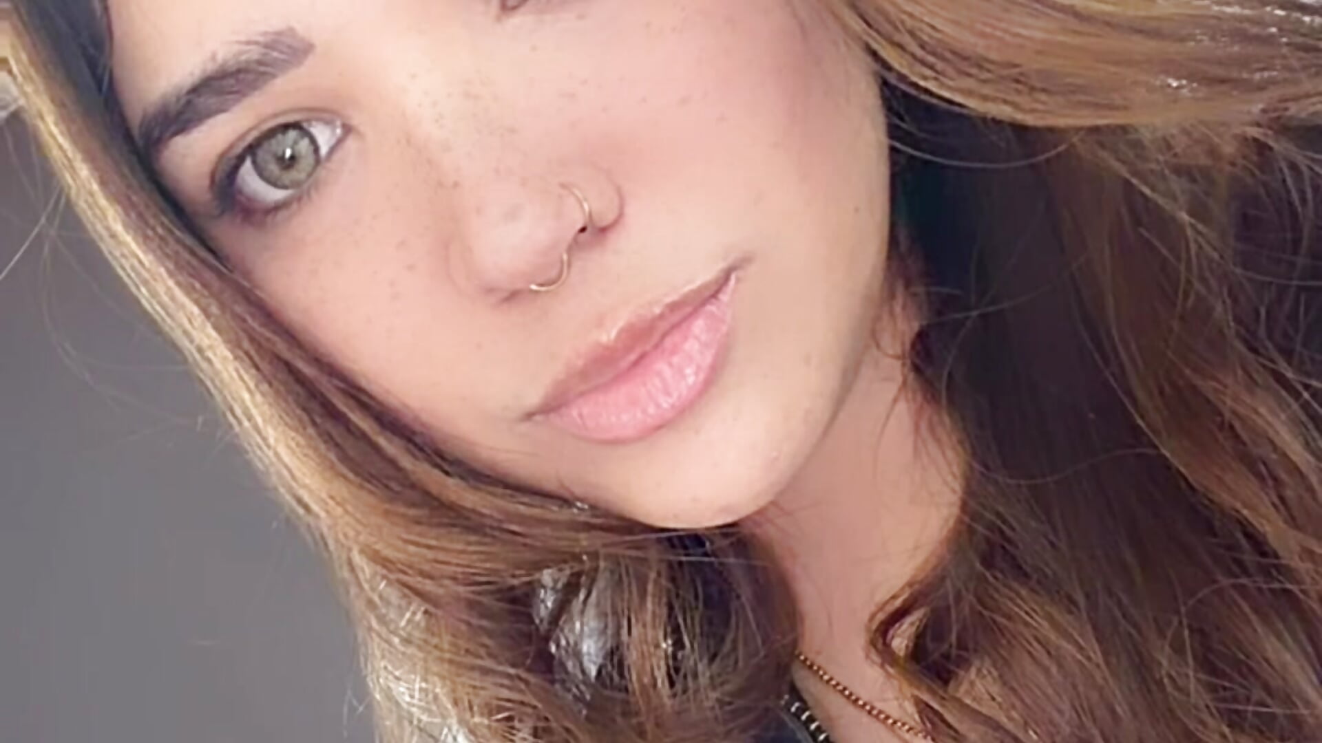 1B3251C5-DE22-4905-A953-5CC541D92563 - video oleh daniniescobarr kamera model