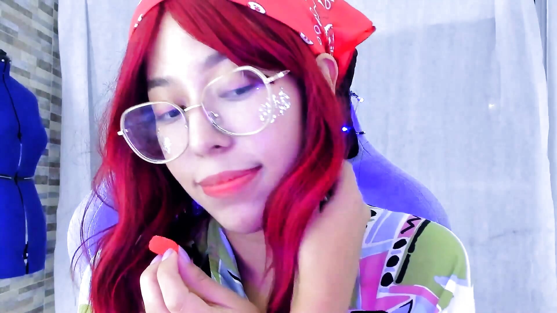 It was just a candy… but I couldn’t help licking it slow and teasing. Did I distract you? 😋🍭 - video by _Moon_Johnson cam model