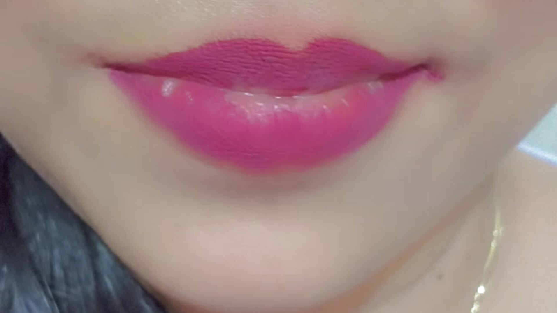 Piercing on nose - vídeo de la modelo de cam Neha8923