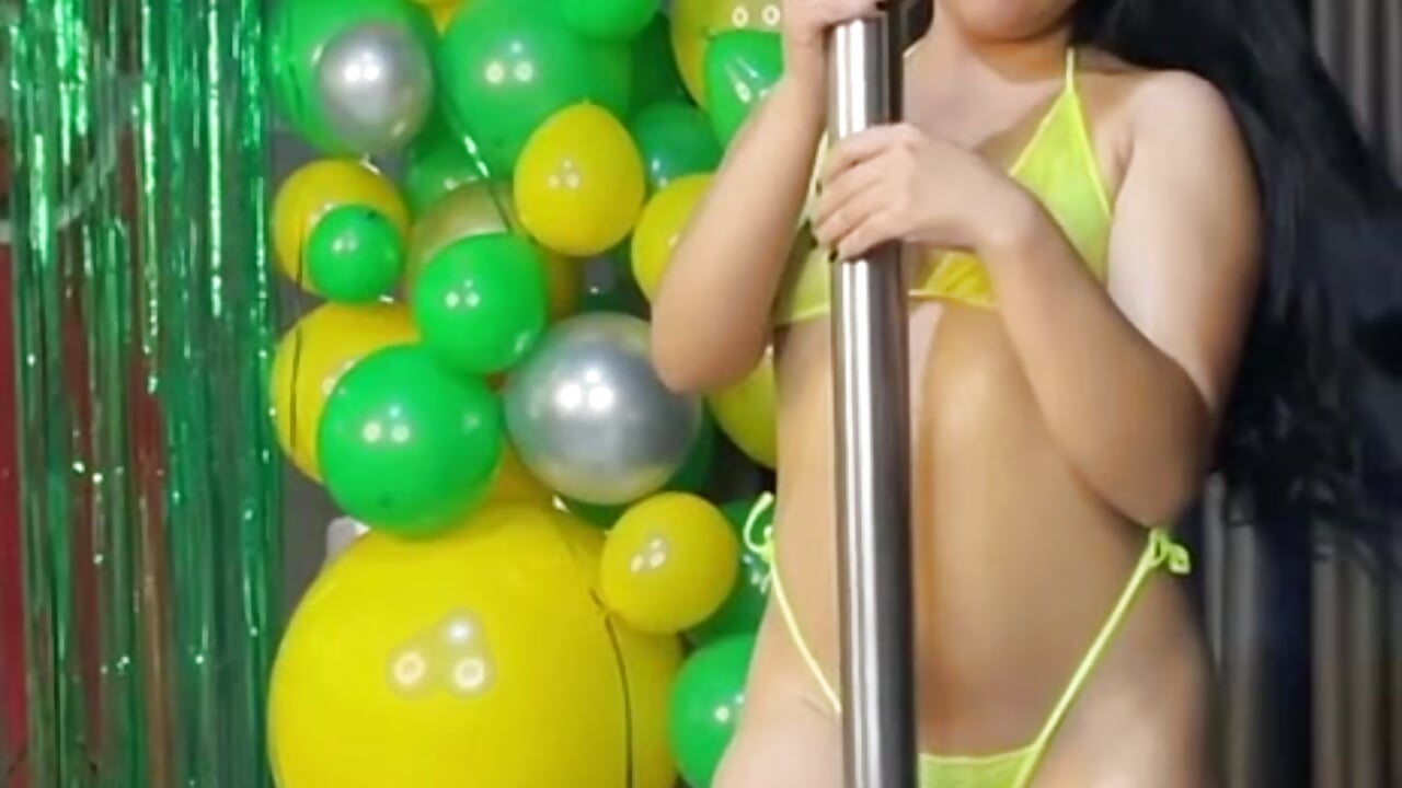 A pretty and its tube of Pool Dance - video by Annie9_ cam model