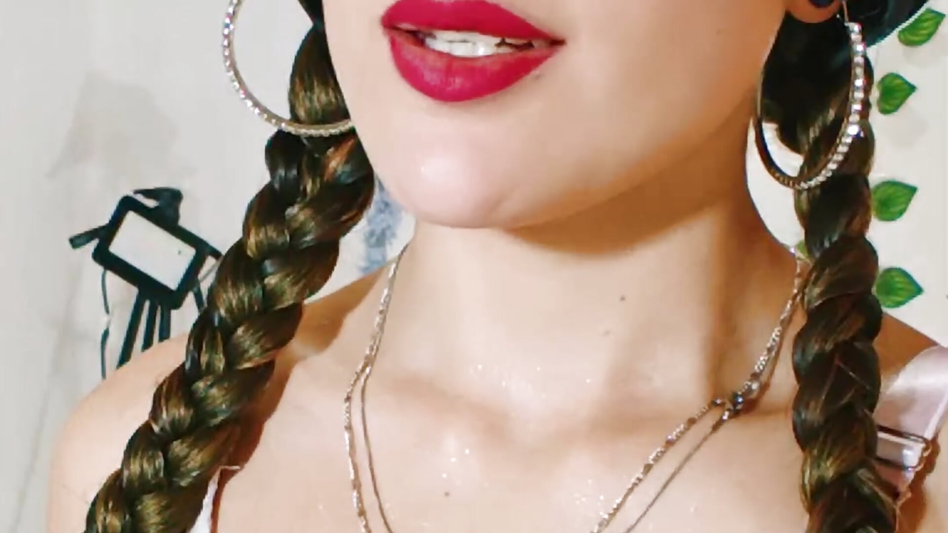 What a pretty face 😈😻 - video di sharlotte_funny modella di cam