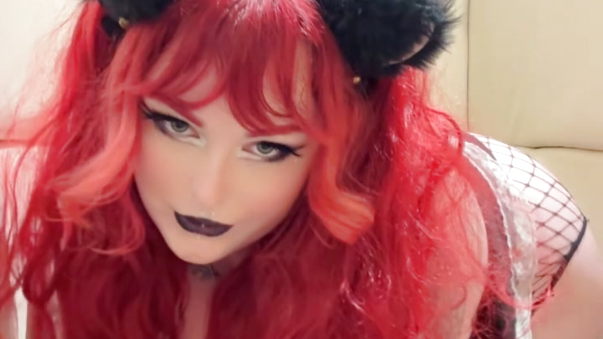 Sexy kitty - video by puffpixiee cam model