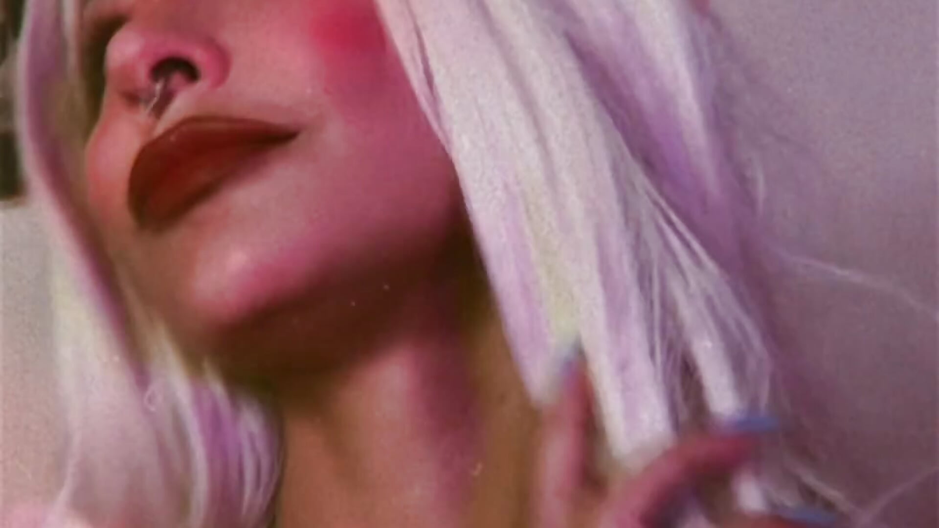 Seductive elf – video modela na kameri Luna-Chann