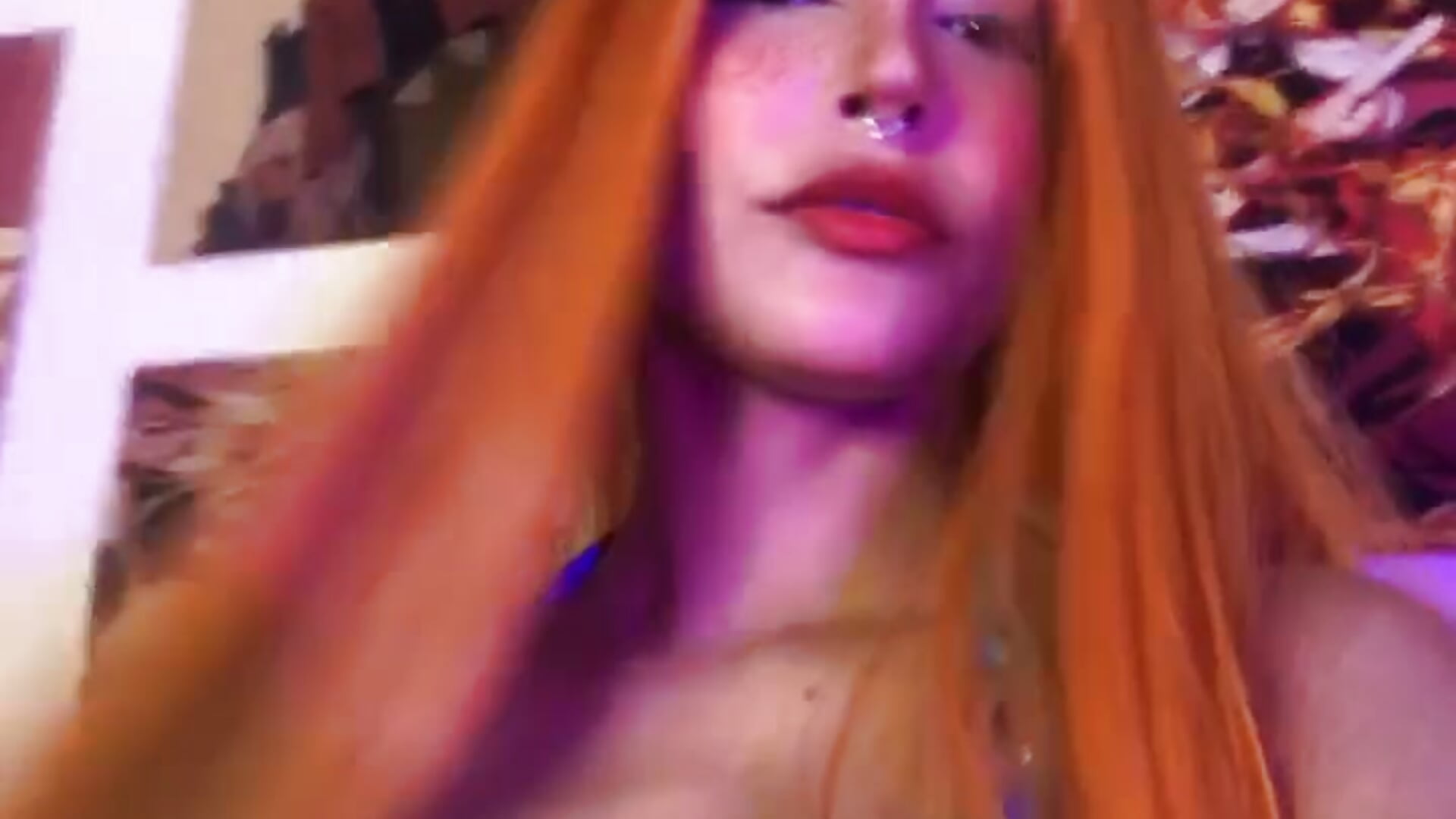 WHO IM?🍊 – video modela na kameri Luna-Chann