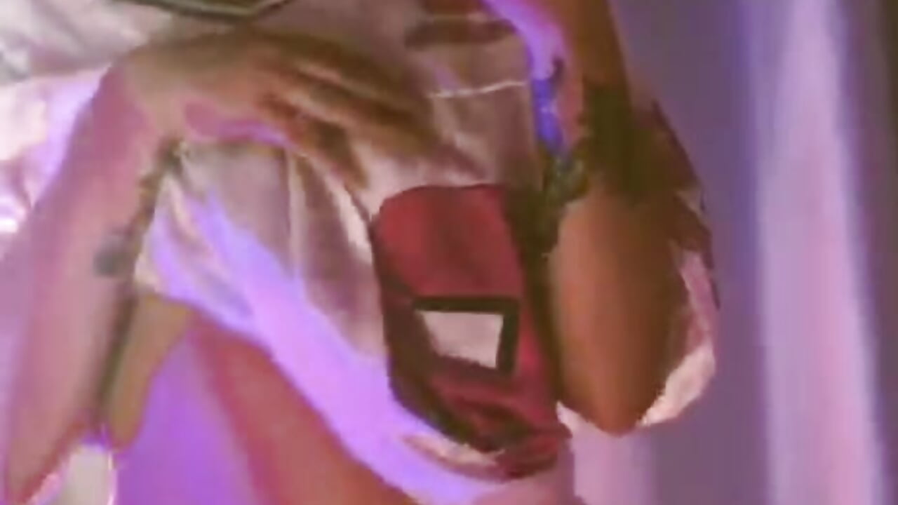 Tight and Pink – video od webkamerové modelky Luna-Chann