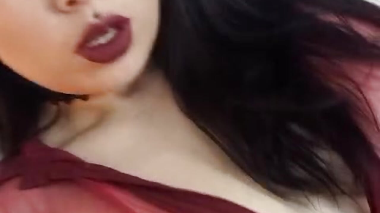 TEAR OFF MY BLOUSE AND PLAY WITH MY TITS 😈🔥